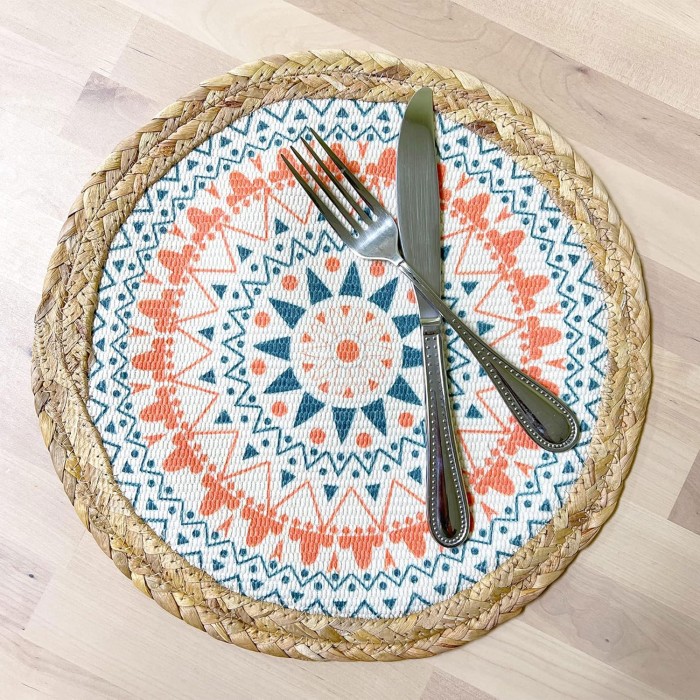 Colorful Printed Round Woven Placemat Colorful Printed Round Woven Placemat