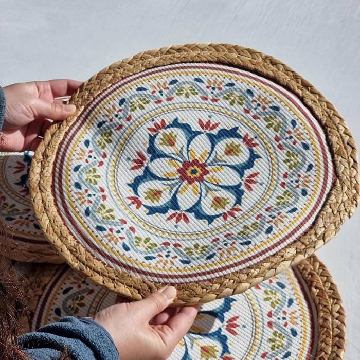 Colorful Printed Round Woven Placemat Colorful Printed Round Woven Placemat